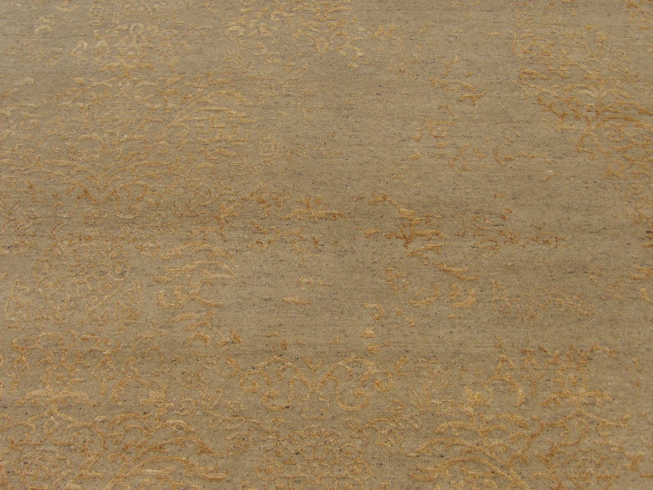 Oxidized Abstract Damask Design rug border detail