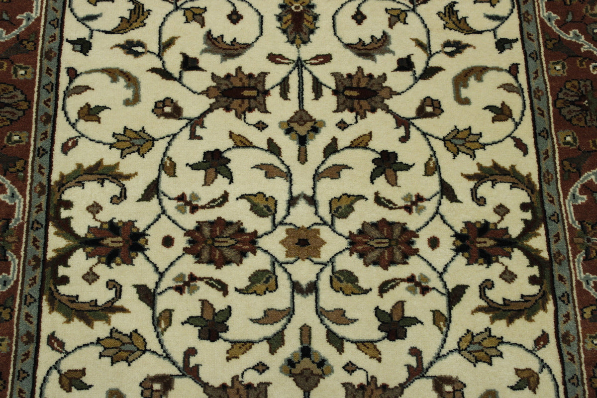 Traditional Indo Mahal rug corner detail