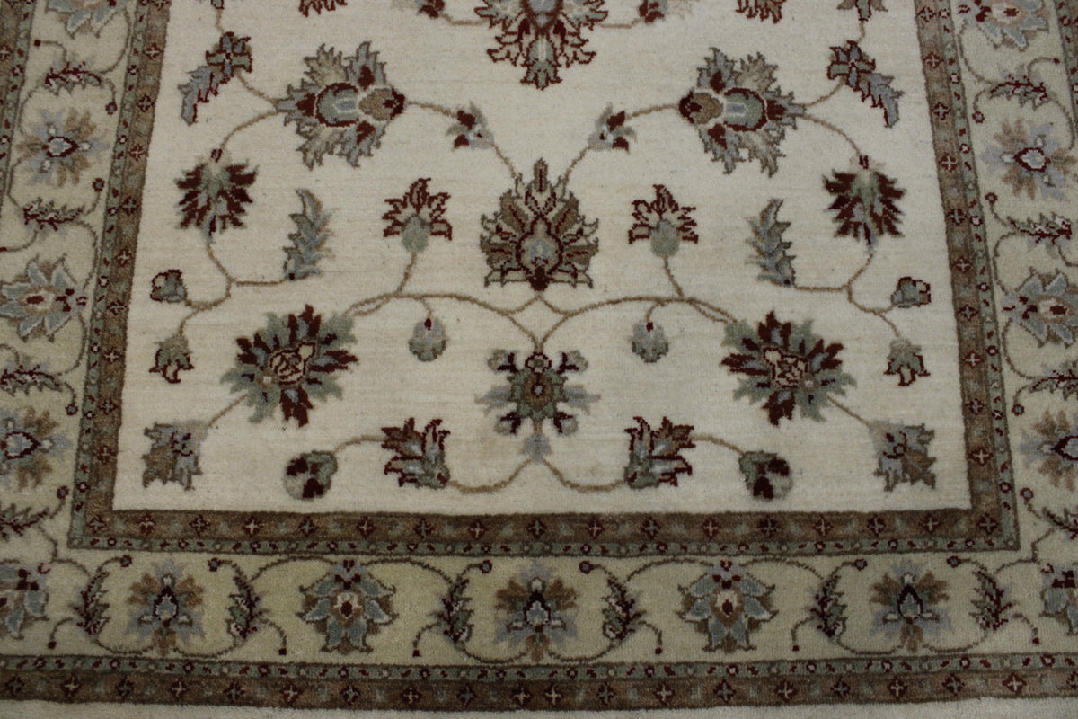 Traditional Indo Agra Chobi rug border detail