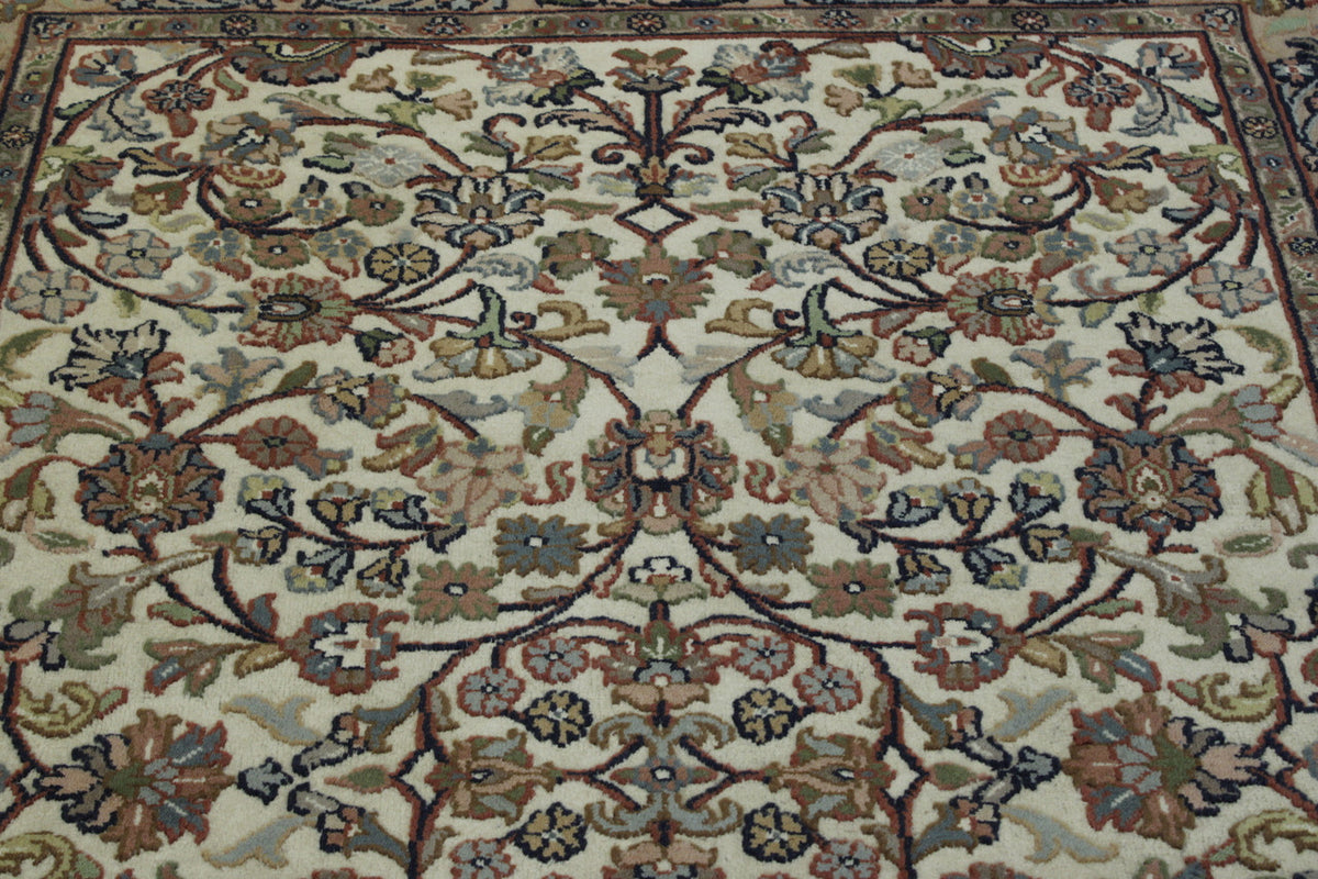 Close-up of wool pile, Beige & Pink rug