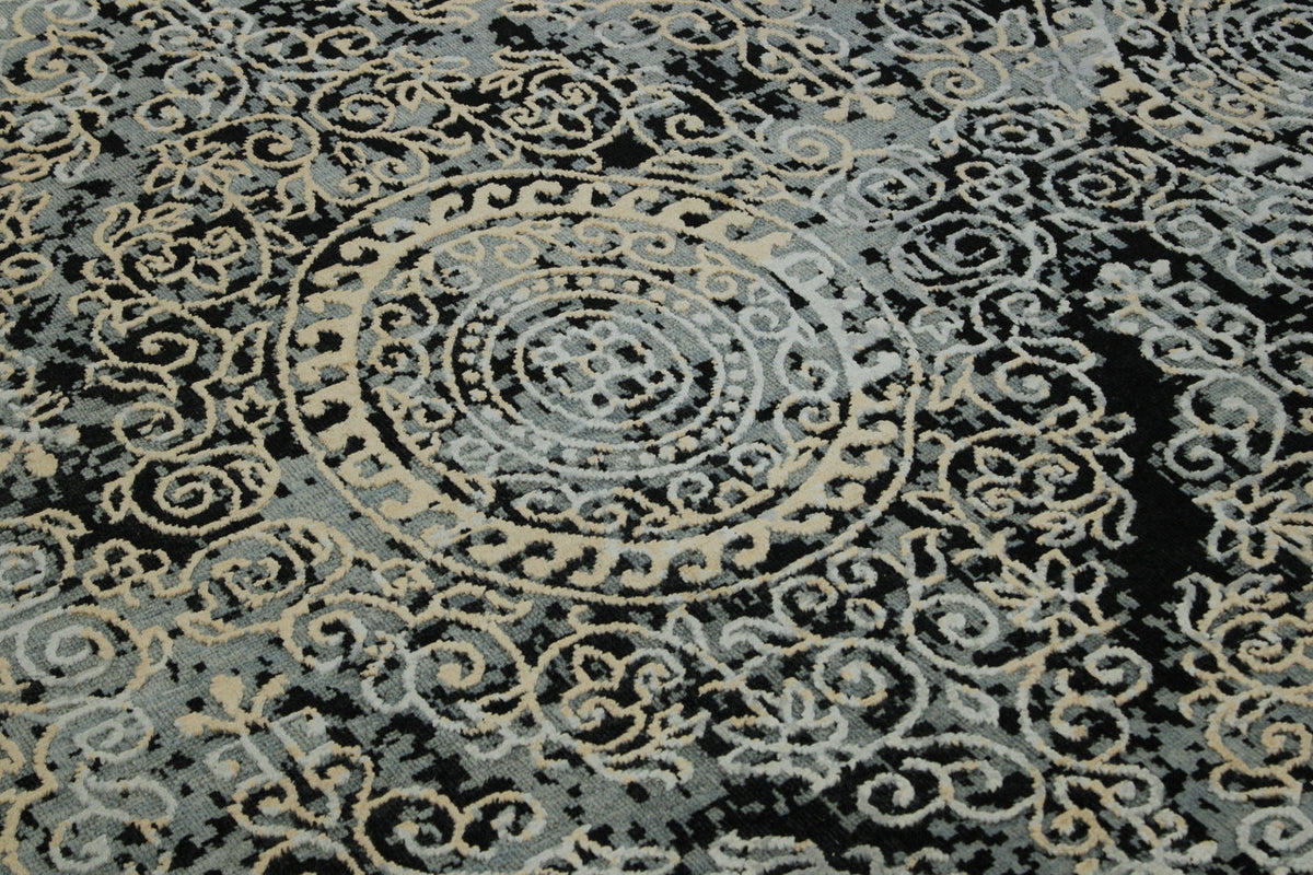 Transitional Broken Design rug border detail