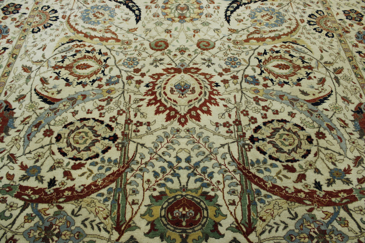 Traditional Fine Sherapi rug border detail