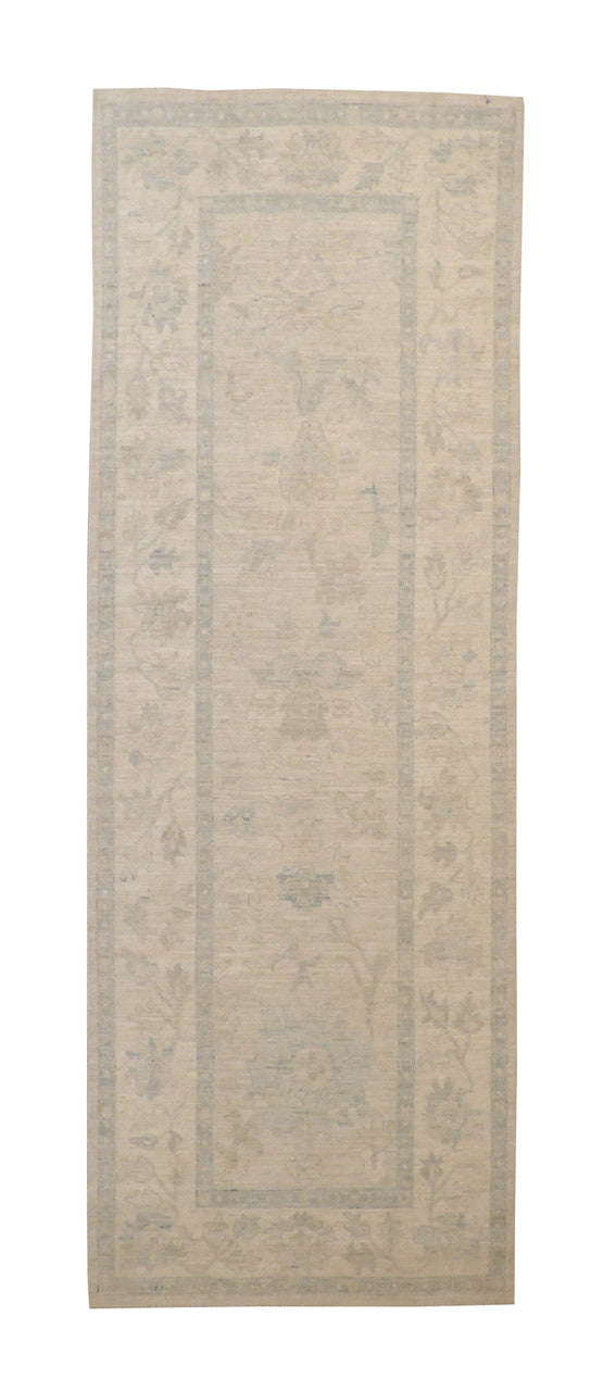Oushak Chobi hand-knotted wool rug in Beige & Pink, full view