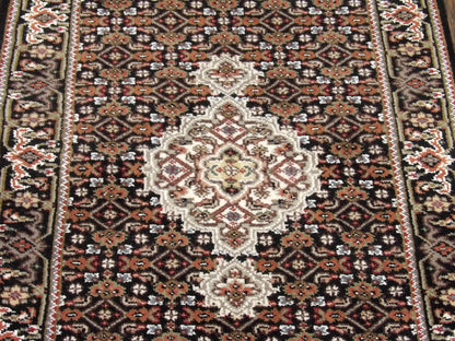 Persian Mahi Tabriz rug border detail