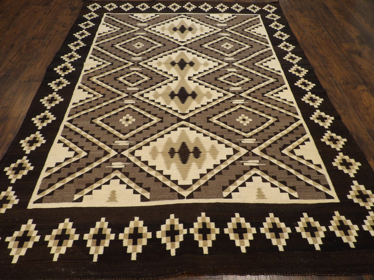 Close-up of wool pile, Ivory & Brown rug