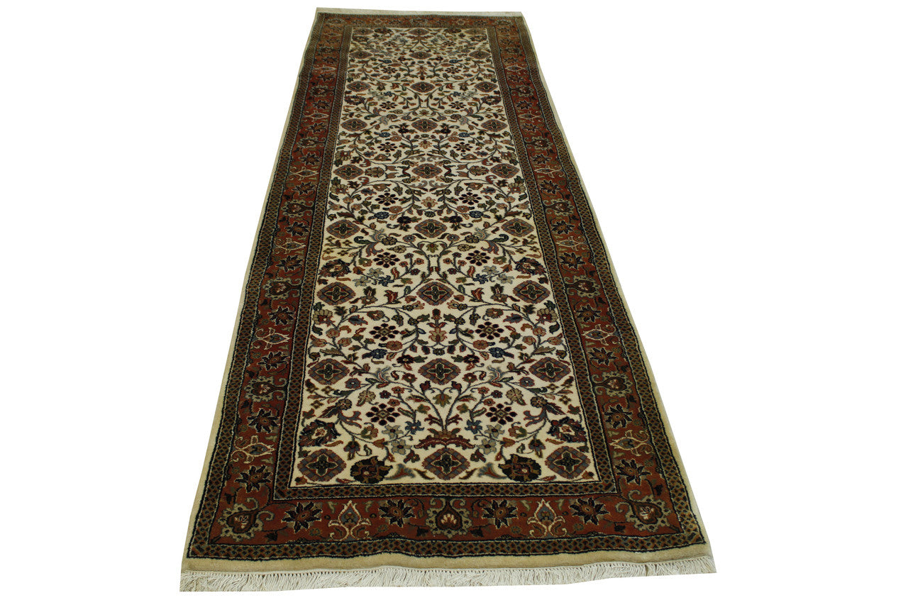 Traditional Indo Mahal rug border detail