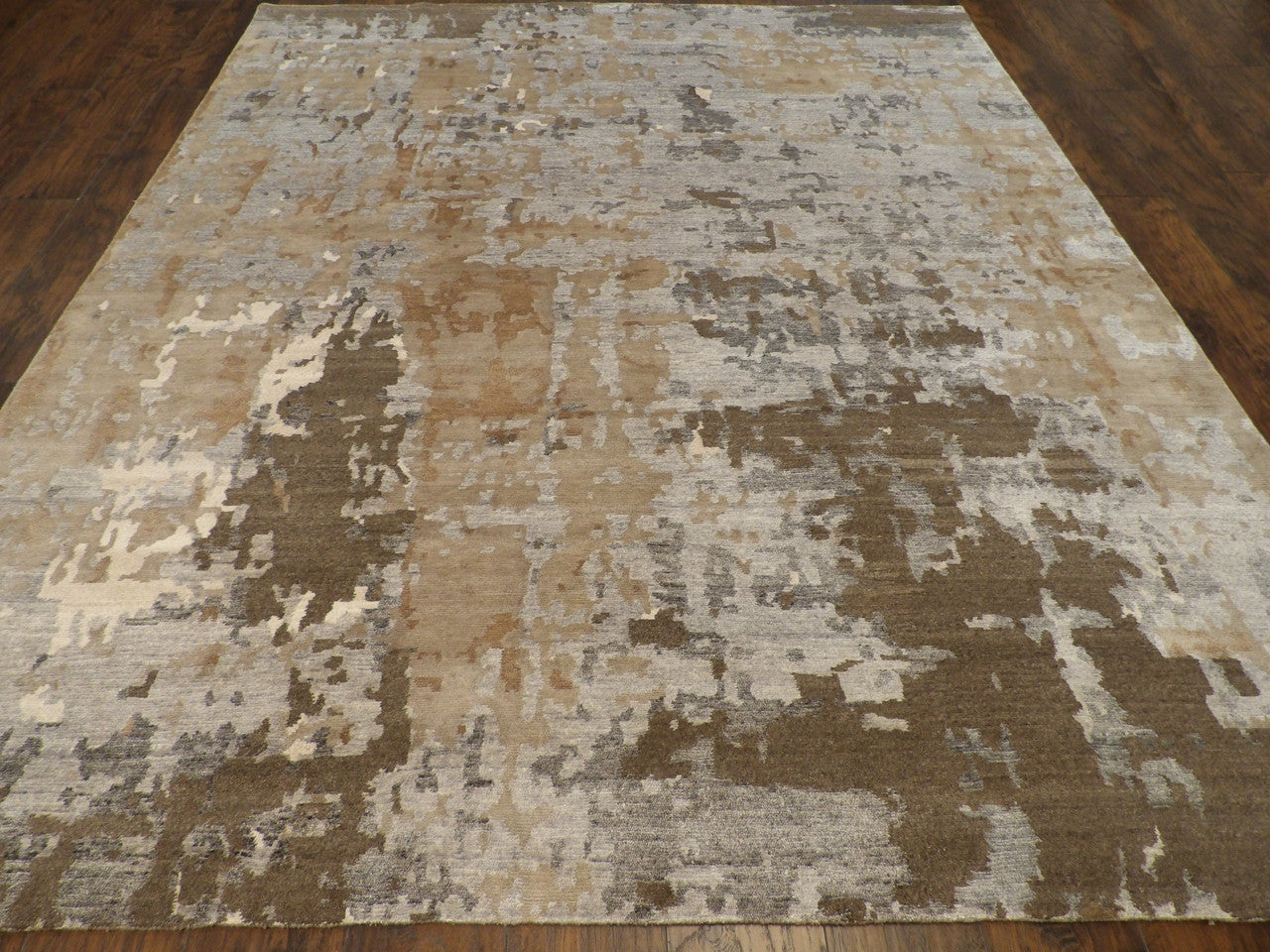 Close-up of wool-silk pile, Brown & Gray rug