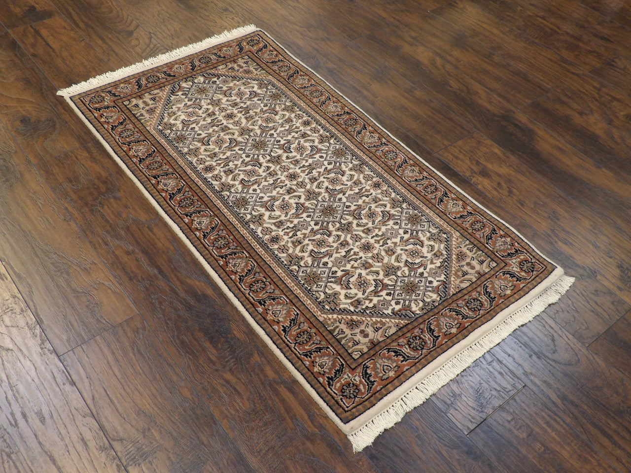 Fine Persian Kashan rug corner detail