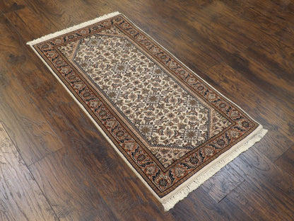 Fine Persian Kashan rug corner detail