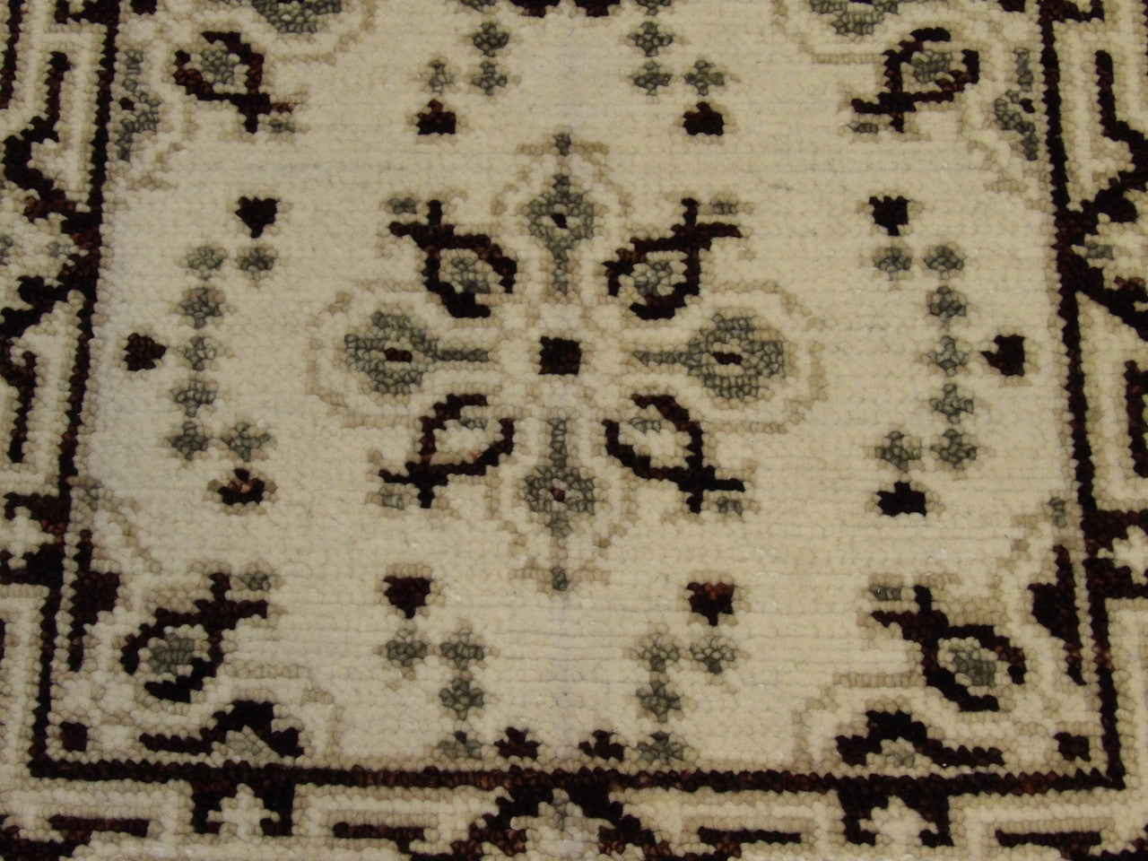Tribal Sherapi Oushak Natural Dye rug border detail