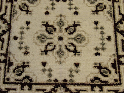 Tribal Sherapi Oushak Natural Dye rug border detail