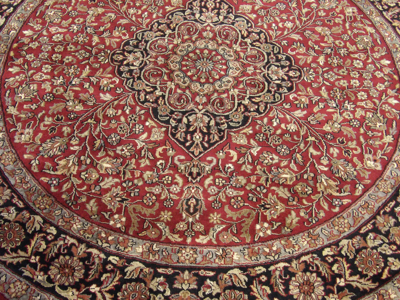 Tabriz rug border detail