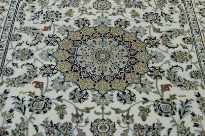 Traditional Fine Nain rug border detail