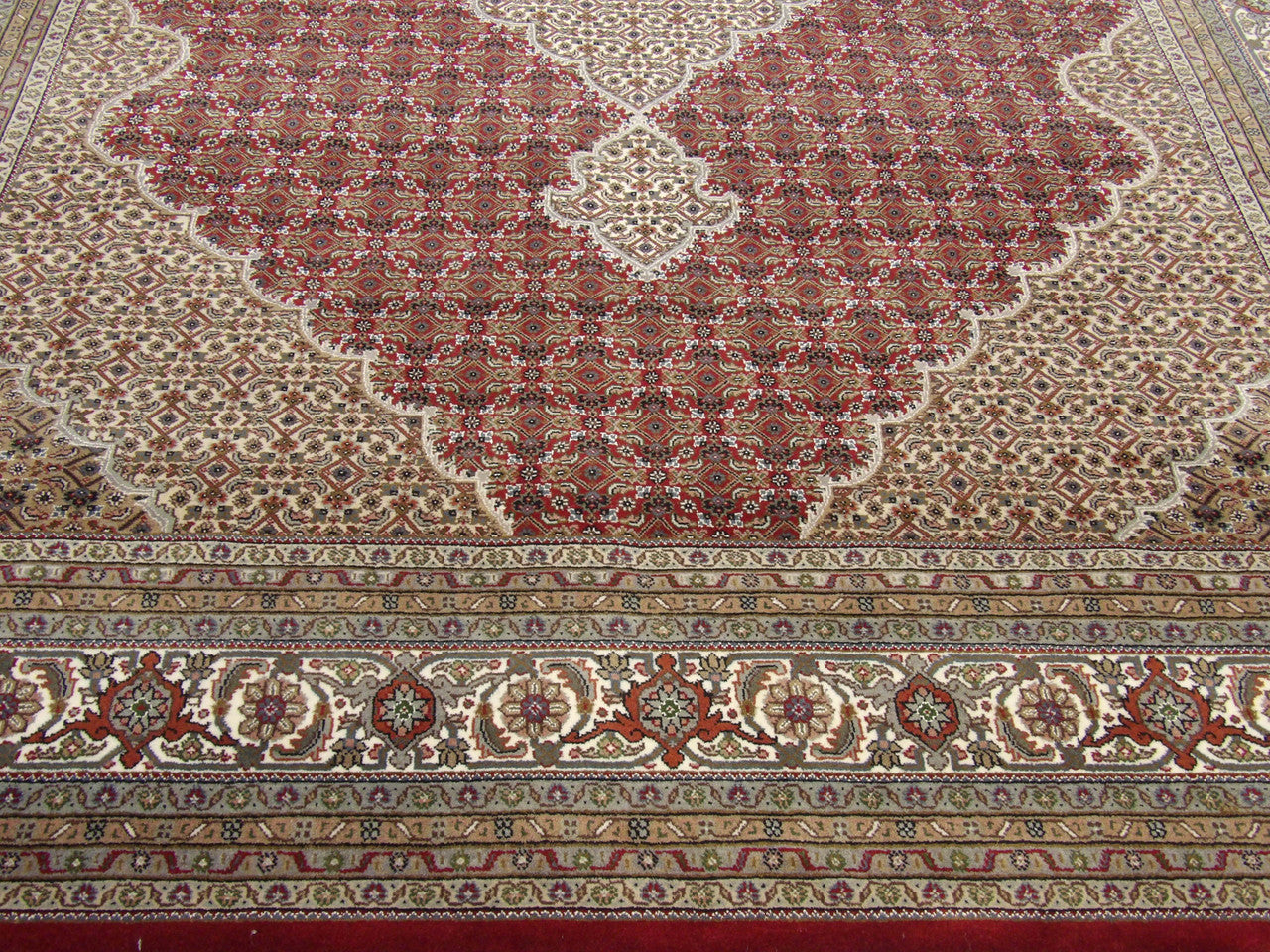 Fine Persian Mahi Tabriz rug border detail