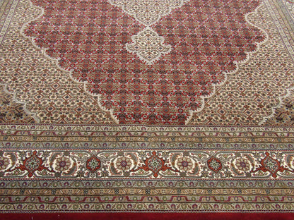 Fine Persian Mahi Tabriz rug border detail