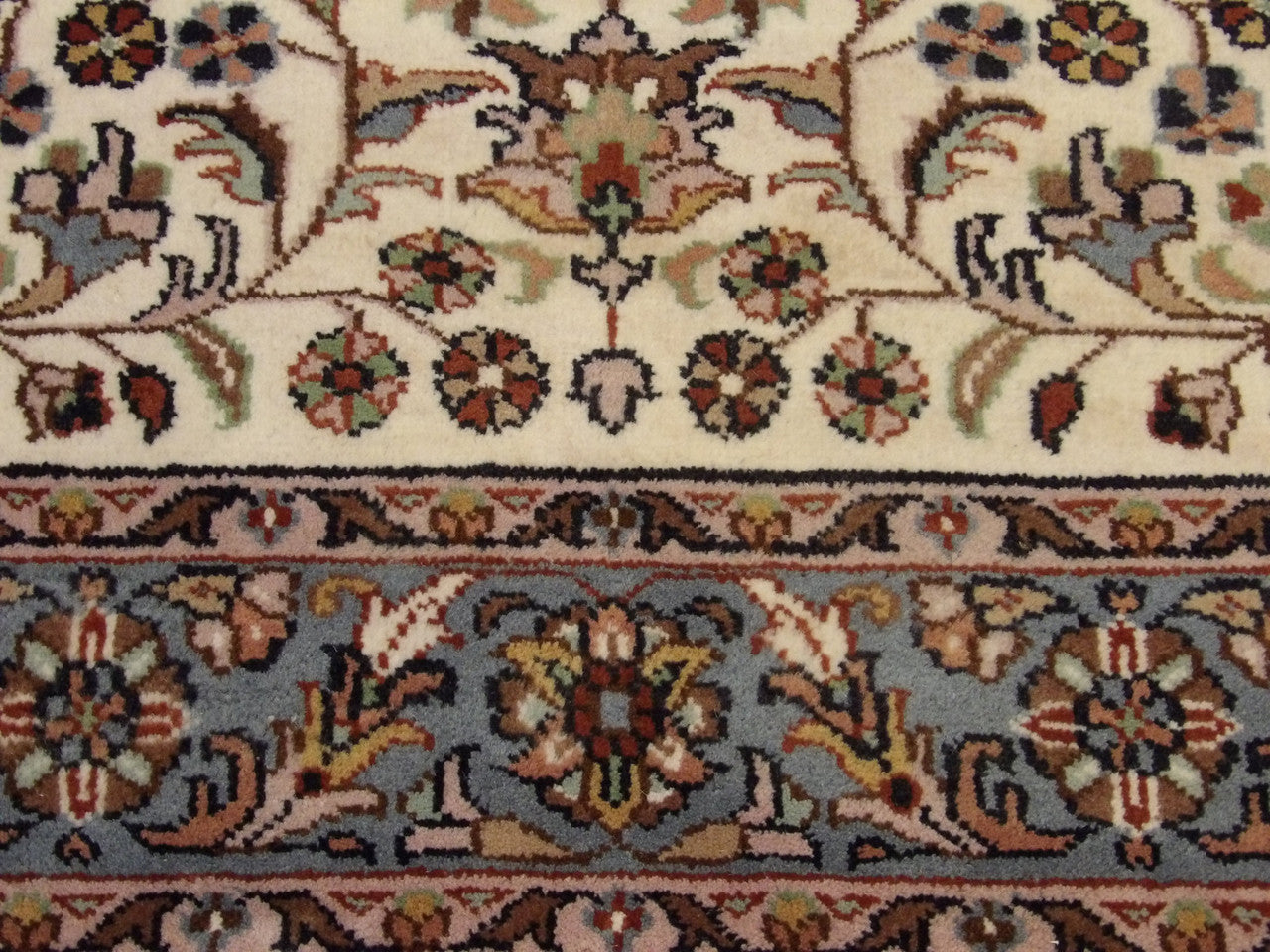 Fine Persian Kashan rug border detail