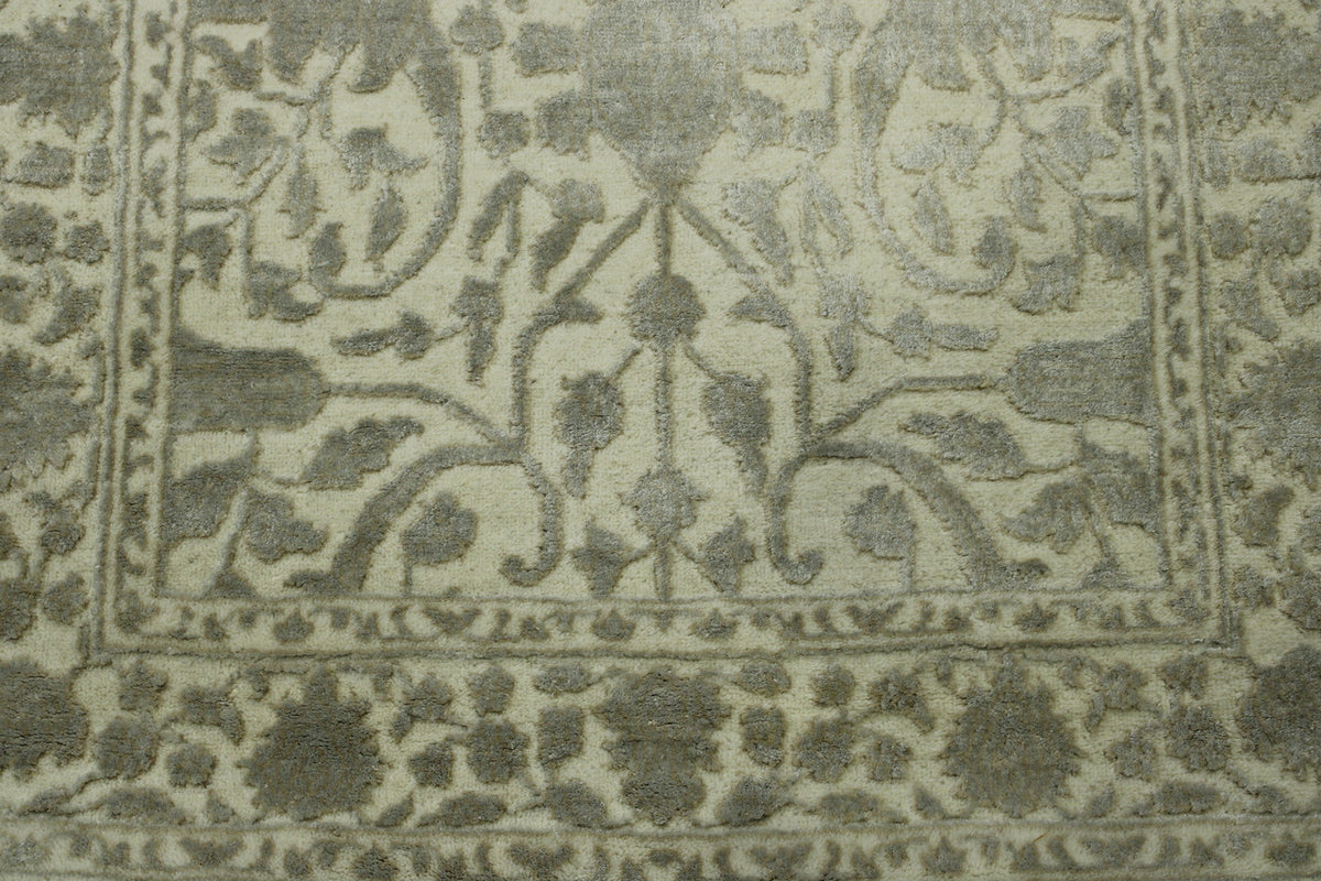 Traditional Haji Jalili rug corner detail