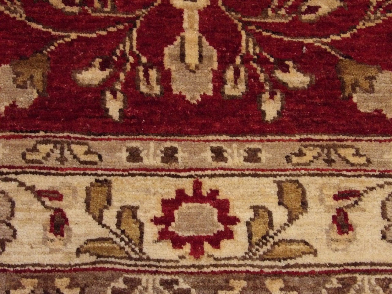Chobi Oushak rug border detail