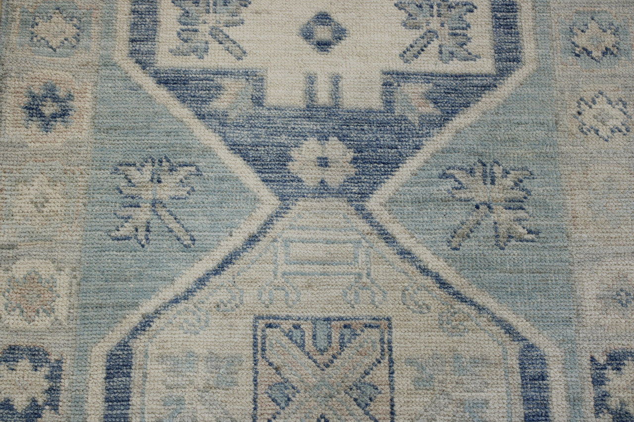 Oushak Chobi rug border detail