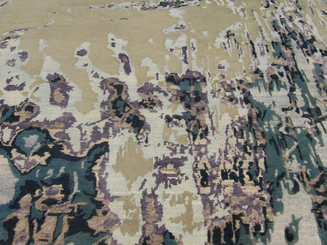 Modern Abstract Ocean Design rug border detail