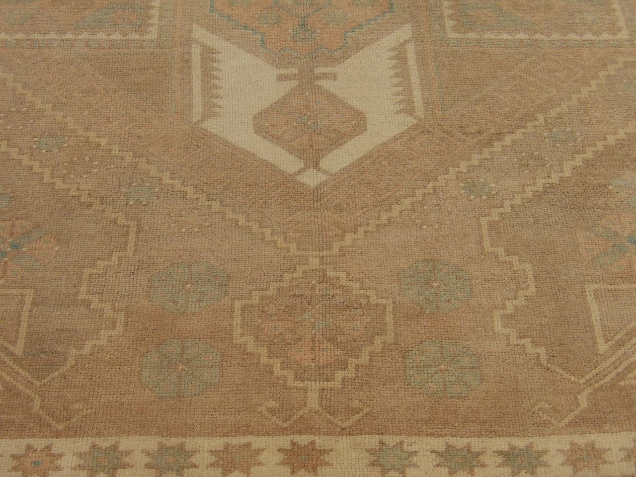 Anatolian Vintage Oushak rug border detail