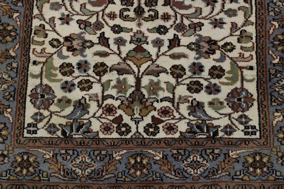 Traditional Fine Herati rug border detail