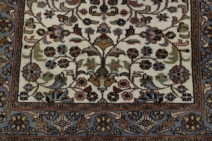 Traditional Fine Herati rug border detail
