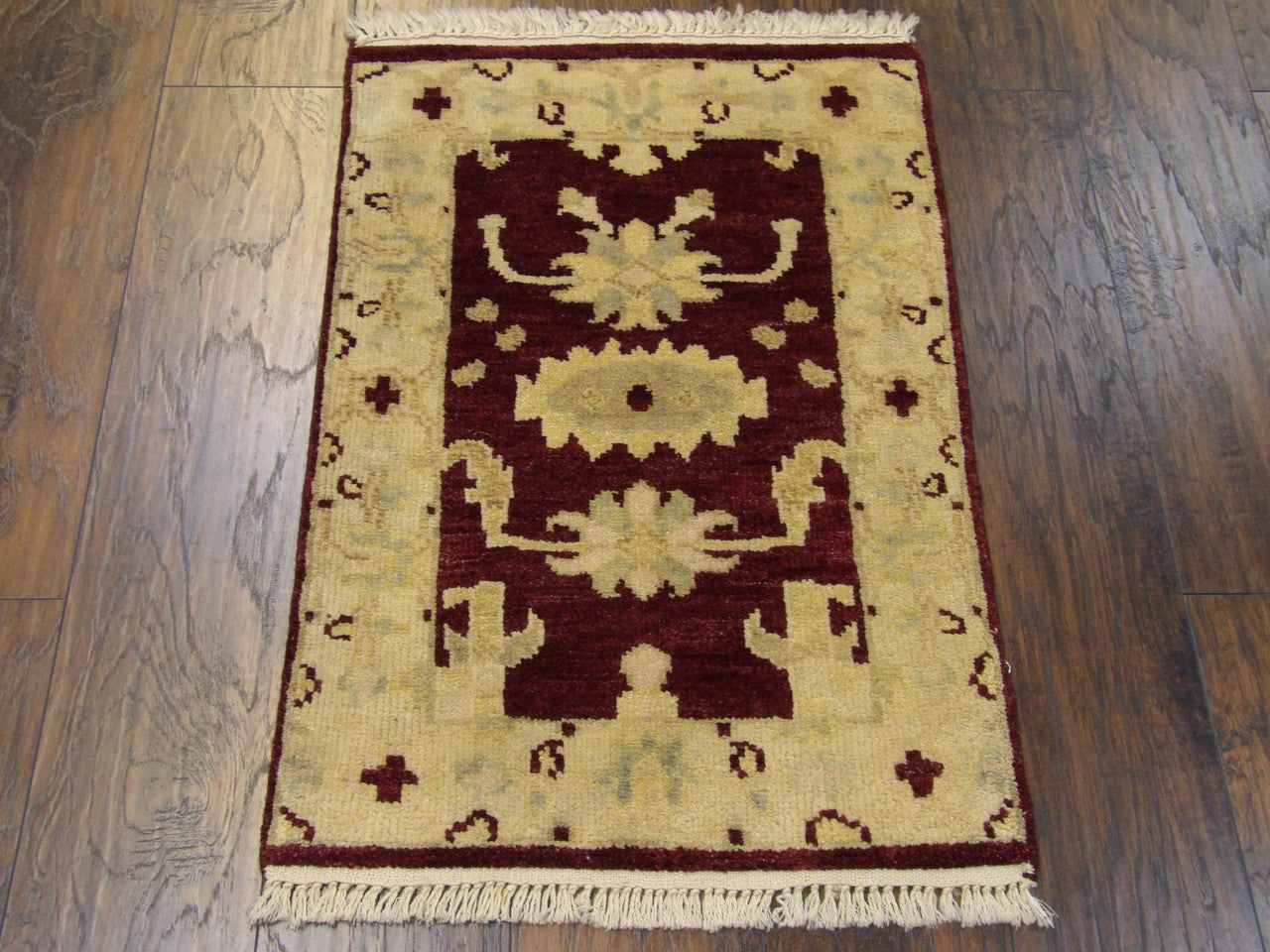 Turk Ushak Wash rug corner detail