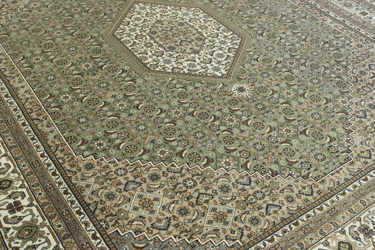 Traditional Bidjar Design rug corner detail