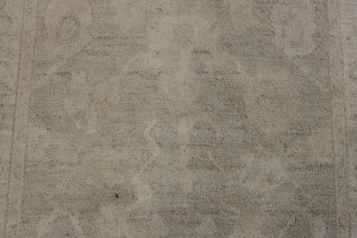 Oushak Chobi rug border detail