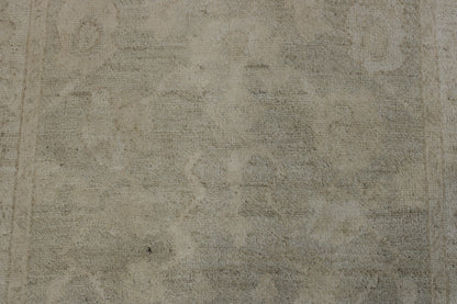 Oushak Chobi rug border detail