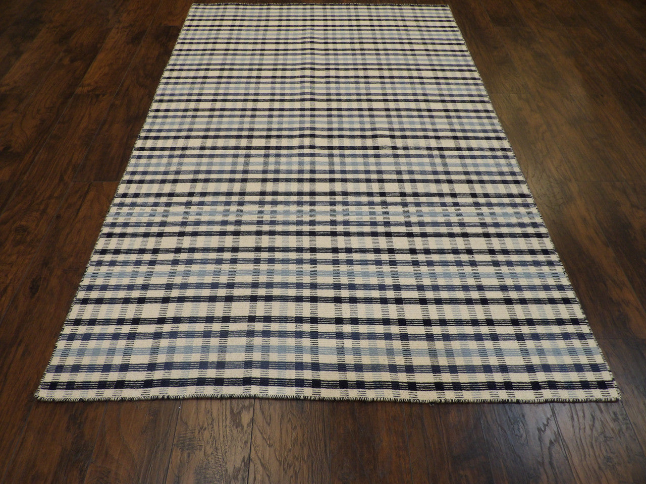 Coastal Flat Weave Indoor/Outdoor Beach rug corner detail