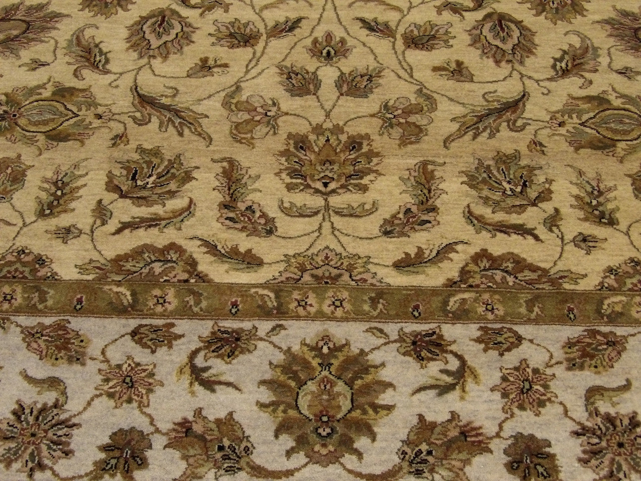 Fine Kashan Tie Dye rug border detail