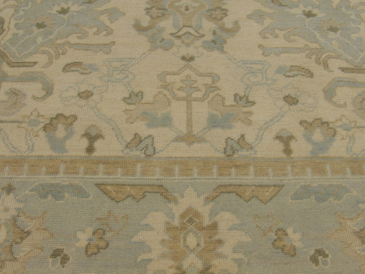 Oushak Chobi Wash rug border detail