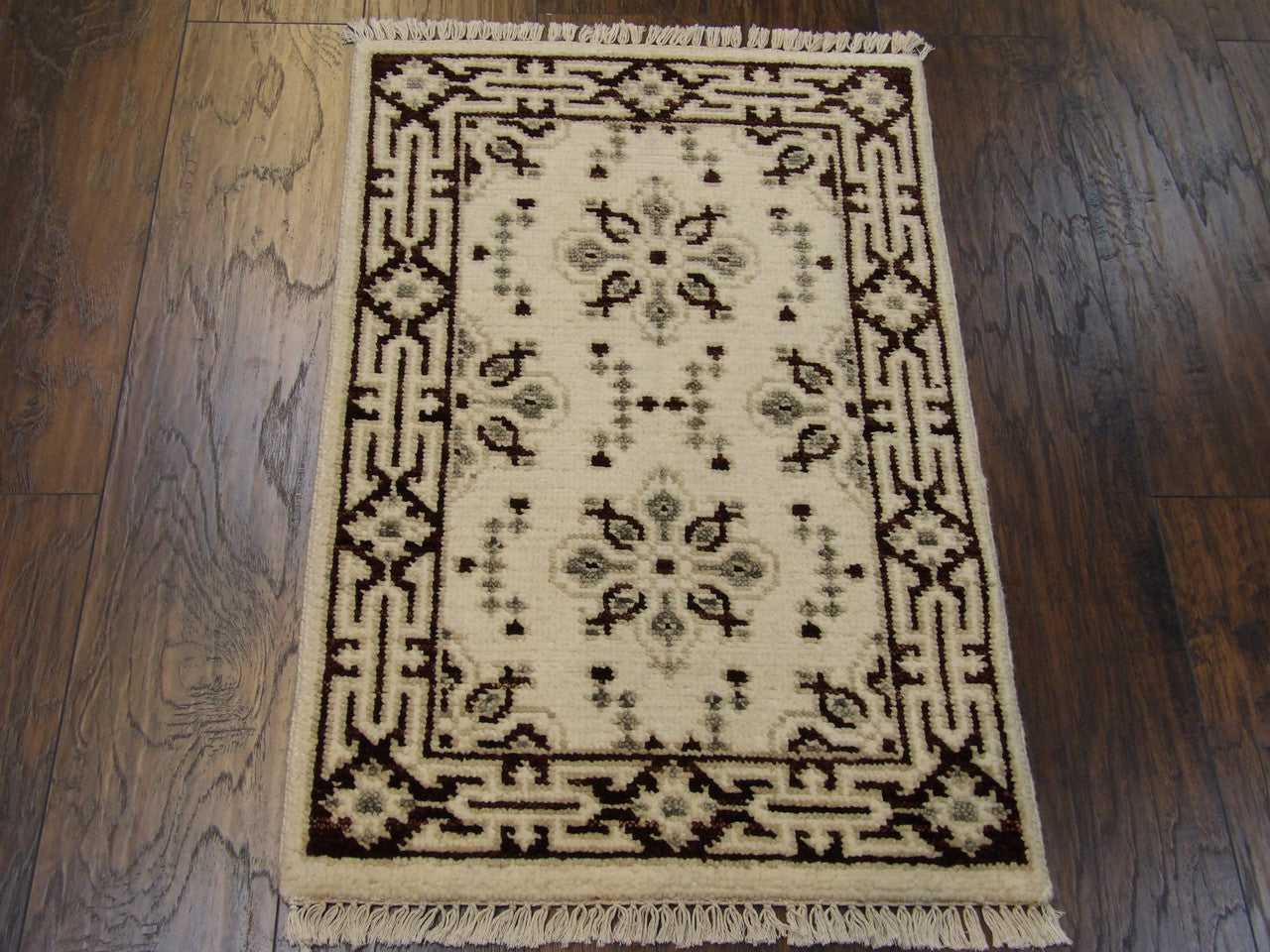 Tribal Sherapi Oushak Natural Dye rug corner detail