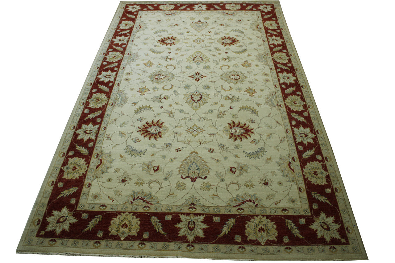 Traditional Agra Ziegler Chobi pattern detail