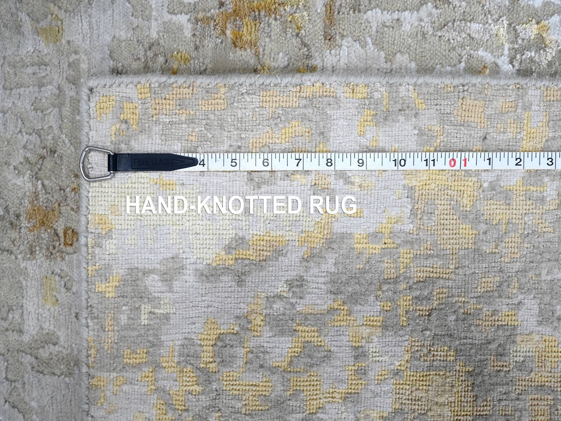 Modern / Contemporary hand-knotted wool/silk rug in Beige, 4'0" x 5'9", SKU O010055
