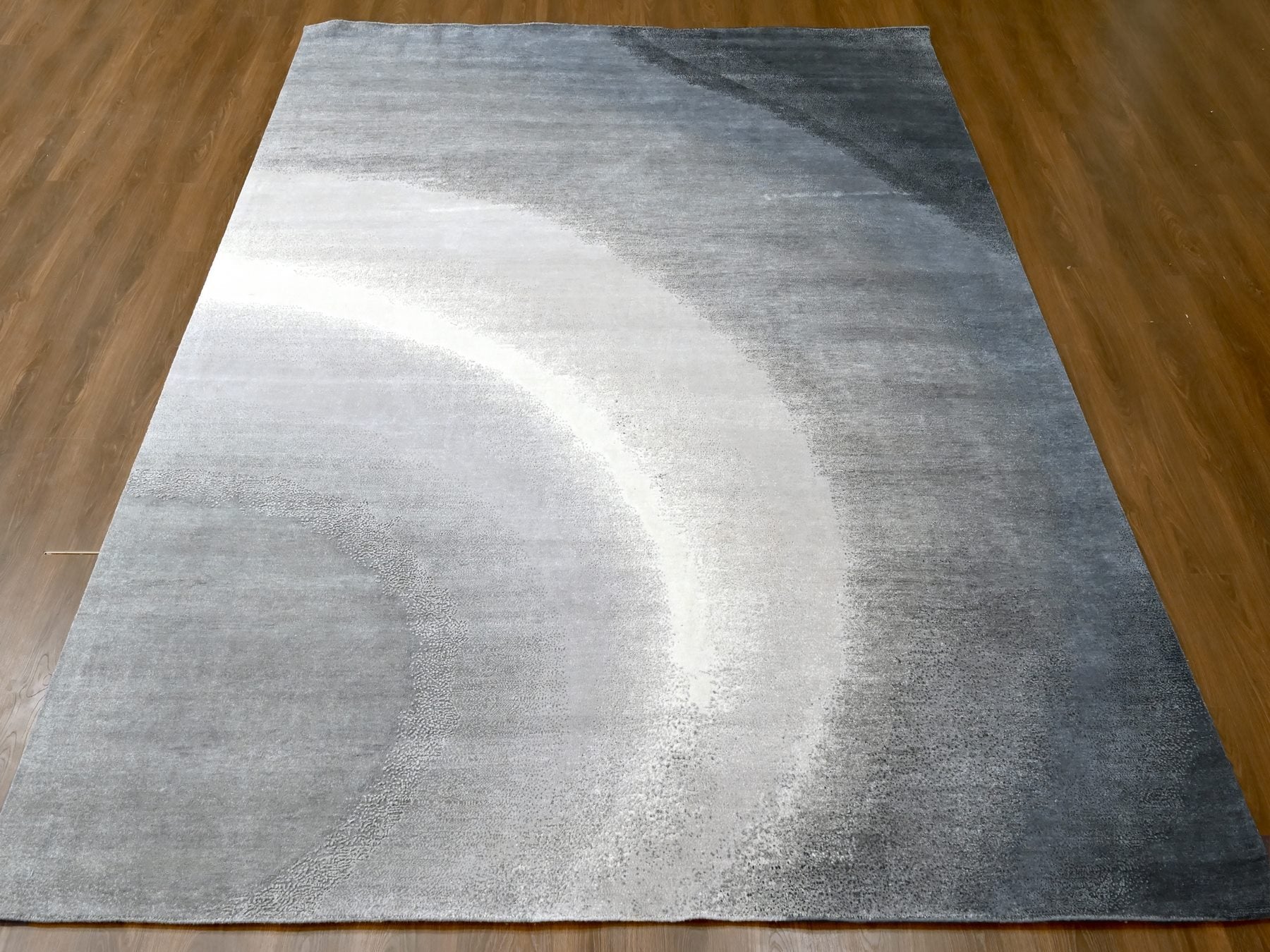 Modern / Contemporary hand-knotted wool rug in Gray, 9'0" x 11'10", SKU O010057