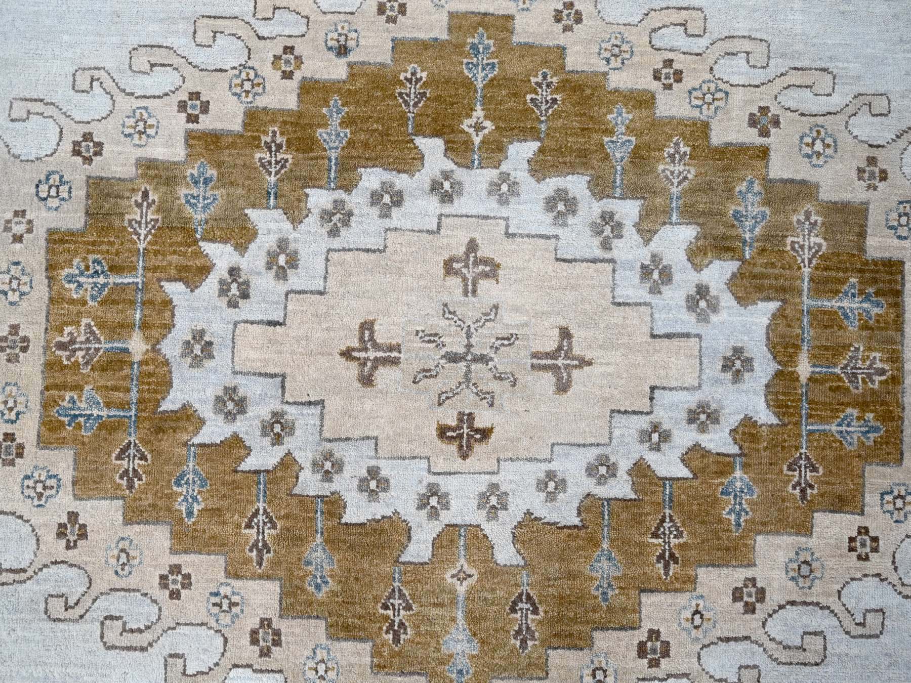 Tribal hand-knotted wool rug in Gray, 13'8" x 13'10", SKU O010079