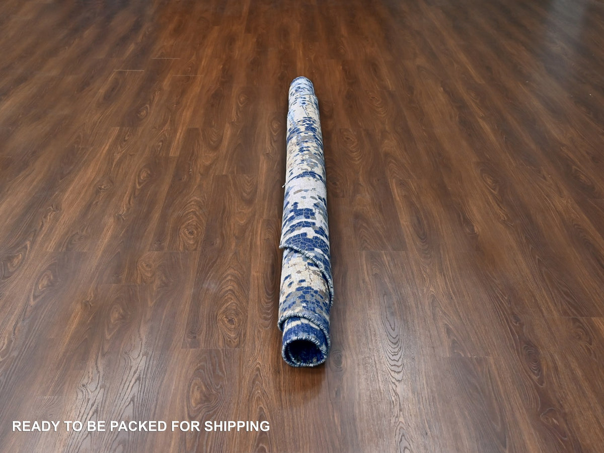 Modern / Contemporary hand-knotted wool/silk rug in Blue, 7'9" x 7'9", SKU O010100