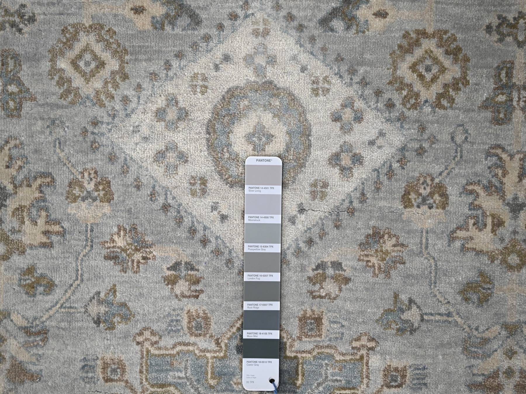Heriz hand-knotted wool rug in Gray & Ivory, 6' x 9' — SKU O010184 (view 4)