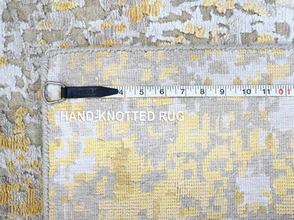 Beige 2'6" x 6'0" Modern and Contemporary Hand knotted Wool/Silk Rug - Sku: O010197