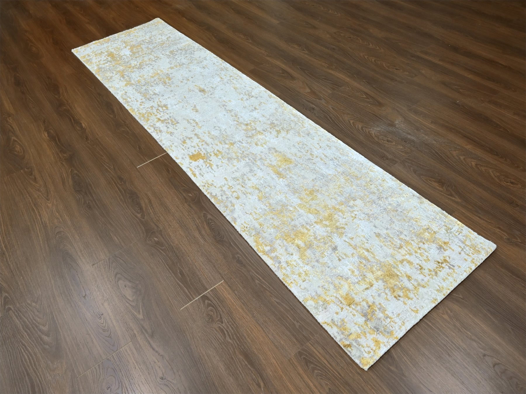 Beige 2'6" x 9'9" Modern / Contemporary Hand knotted Wool/Silk Rug - Sku: O010204