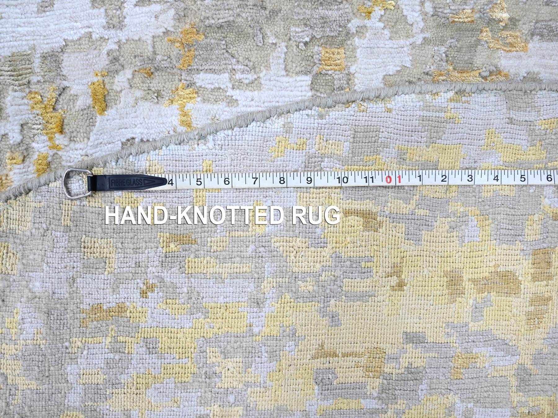 Modern / Contemporary hand-knotted wool/silk rug in Beige, 9'9" x 9'11" — SKU O010209 (view 8)