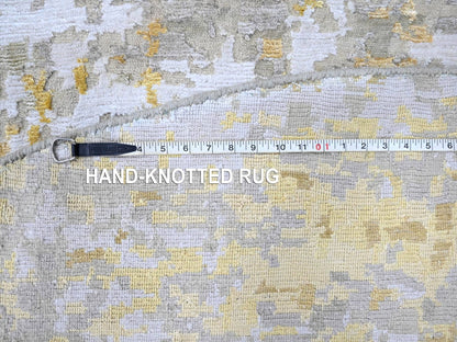 Modern / Contemporary hand-knotted wool/silk rug in Beige, 9'9" x 9'11" — SKU O010209 (view 8)
