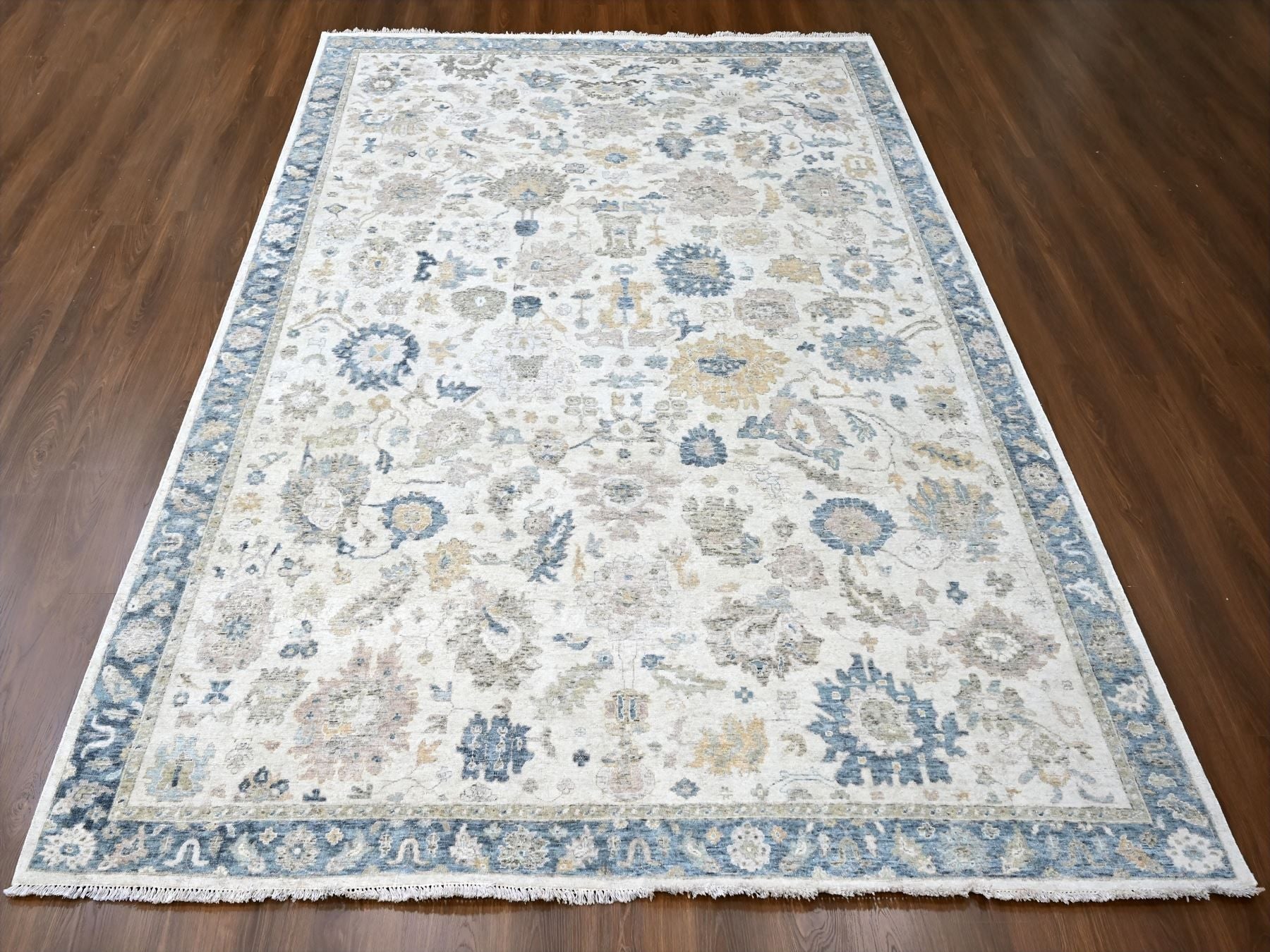Mahal Oushak hand-knotted wool rug in Ivory & Navy Blue, 8'11" x 12'1" — SKU O010224 (view 2)
