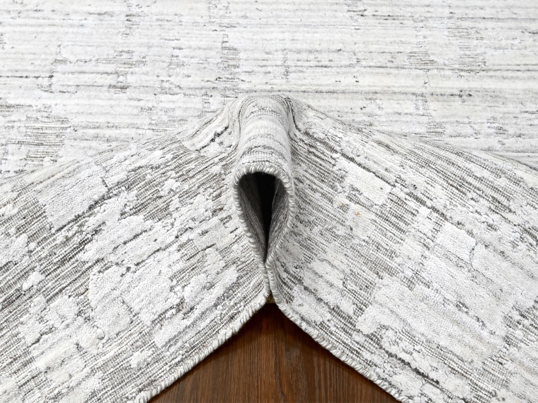 Modern / Contemporary hand-knotted wool/silk rug in Ivory, 7'11" x 10' — SKU O010270 (view 5)