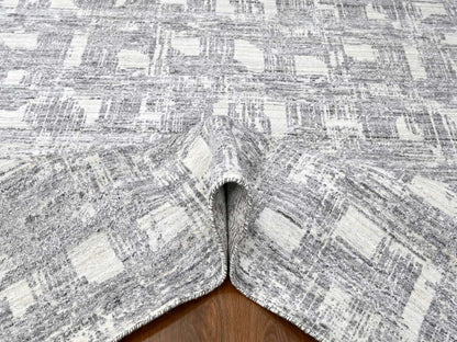 Modern / Contemporary hand-knotted wool/silk rug in Ivory, 8' x 10' — SKU O010280 (view 5)