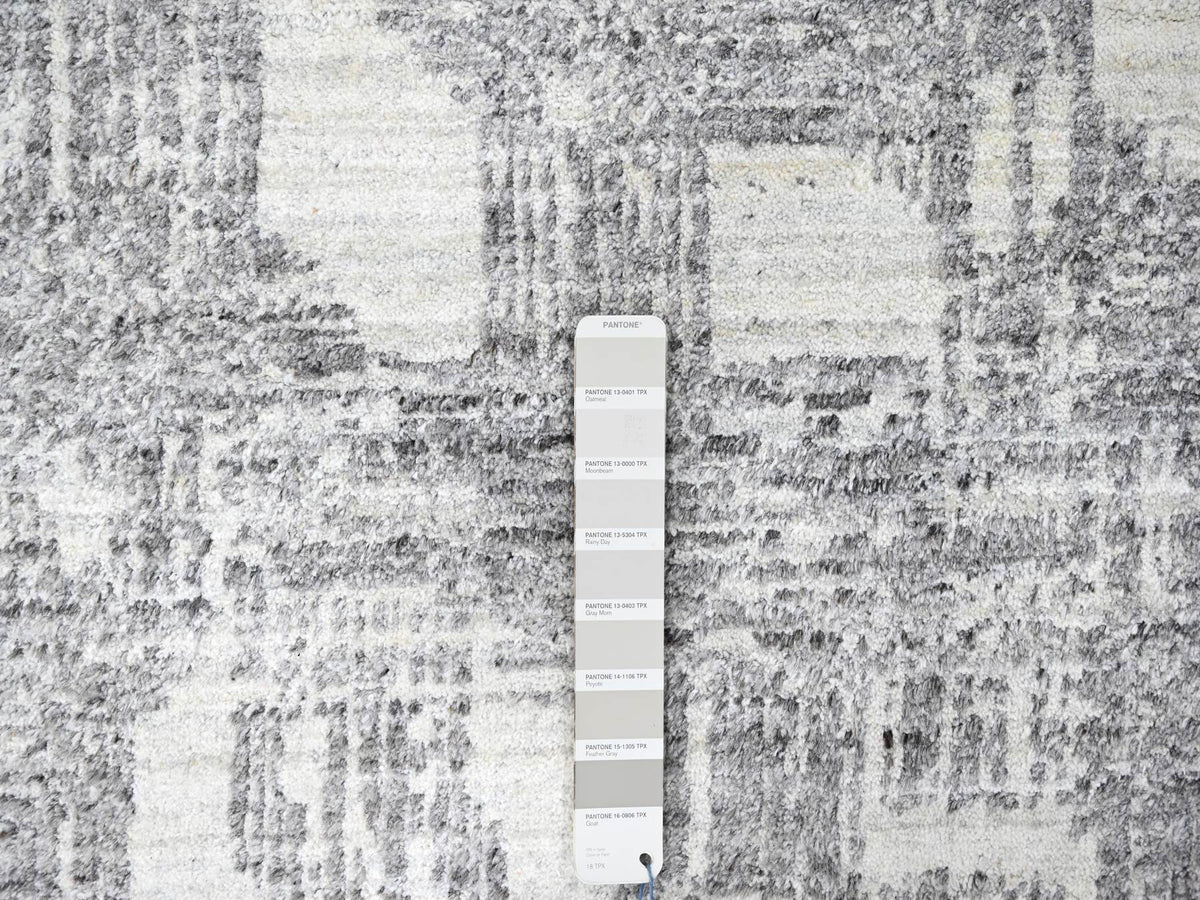 Modern / Contemporary hand-knotted wool/silk rug in Ivory, 8' x 10' — SKU O010280 (view 7)