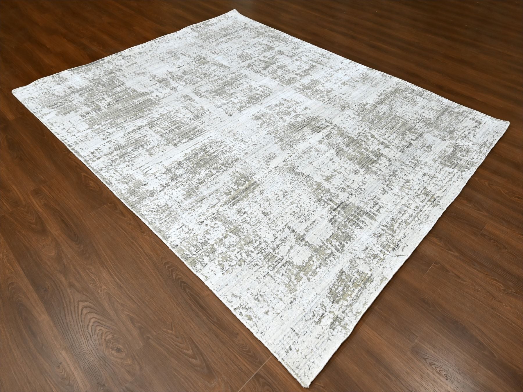 Modern / Contemporary hand-knotted wool/silk rug in Ivory, 8' x 9'11" — SKU O010281 (view 3)